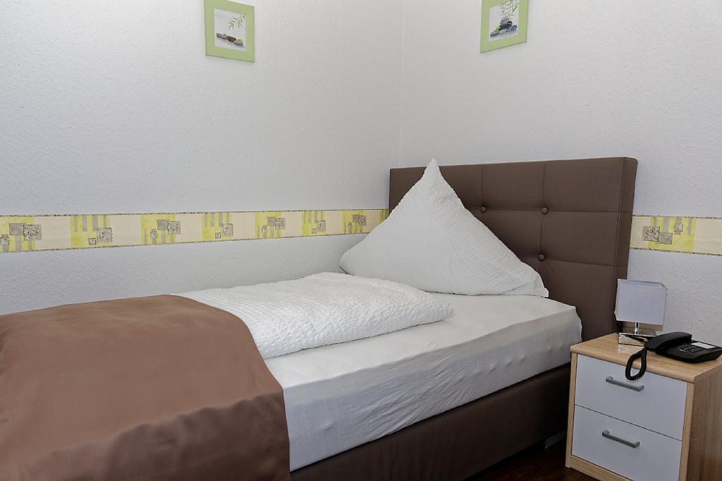 Hotel Huettl - Garni Worms Værelse billede